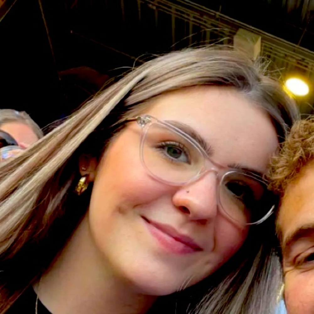 Meet your Posher, Becca